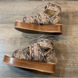 Kelsi Dagger reptile print platform sandals size 9